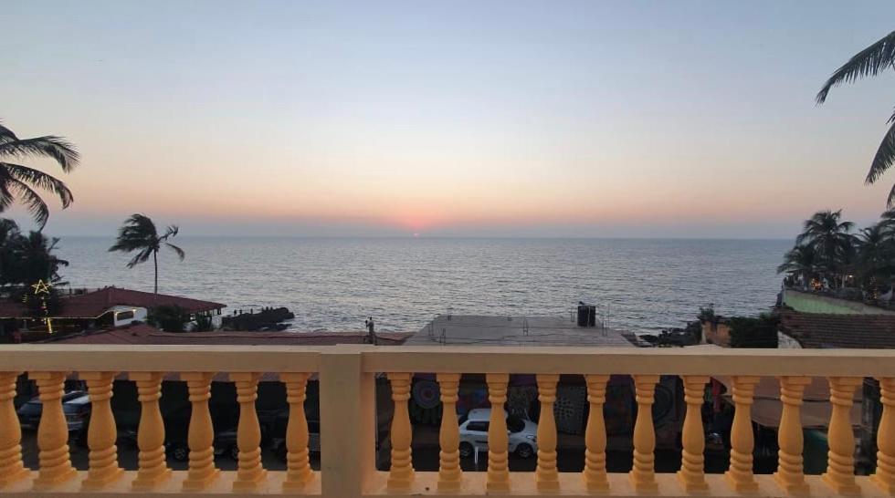 Seafront Guest House Анжуна Экстерьер фото